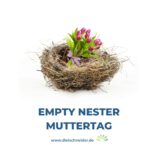 Leeres Nest mit Tulpenstrauss