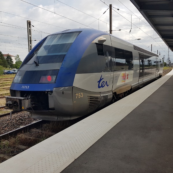 Navette - Zubringerzug zum TGV Bahnhof
