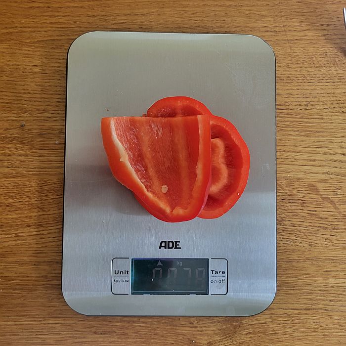 Paprika auf Küchenwaage