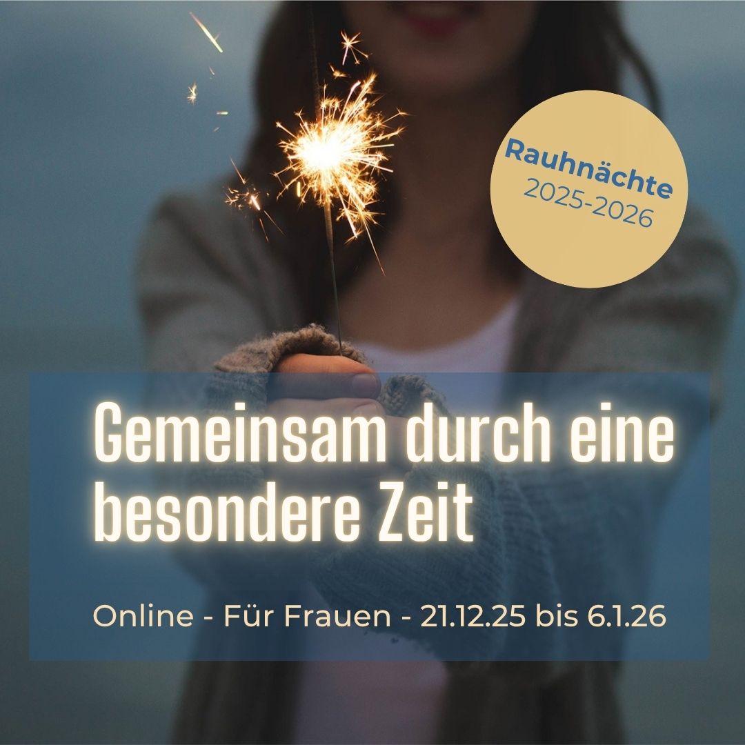 Frau mit Wunderkerze und Schrift Rauhnächte 2025/26 - Gemeinsam durch eine besondere Zeit