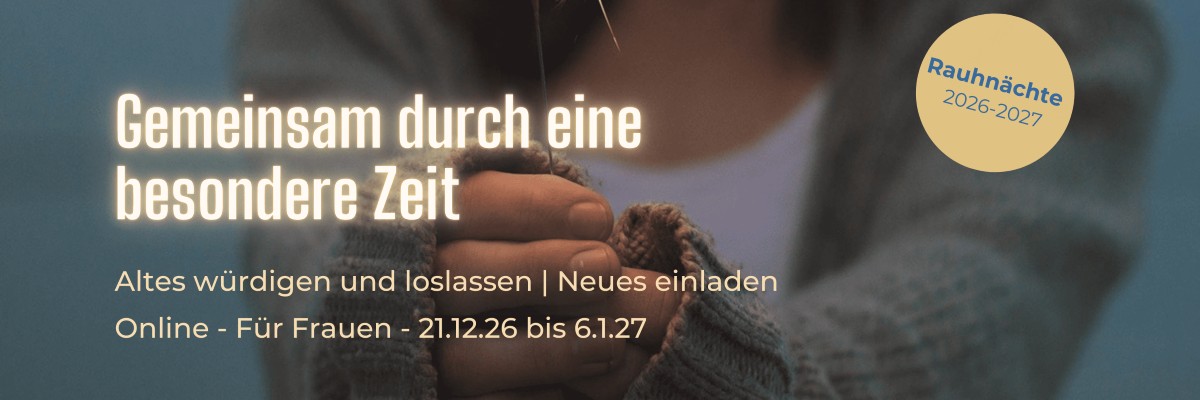 Frau die eine Wunderkerze hält mit Schrift "Rauhnächte 2026-2027"